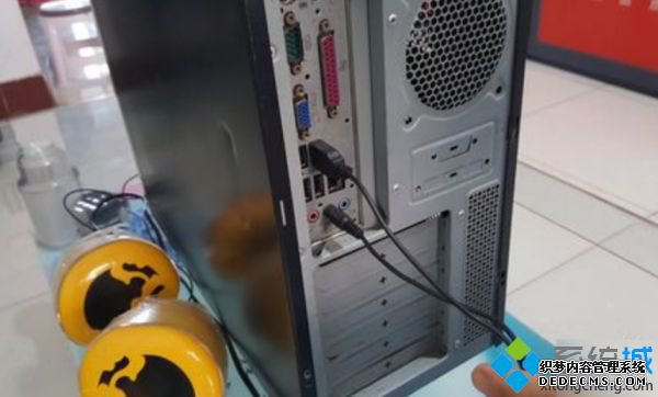 电脑主机音响怎么插_音响线怎么接电脑主机