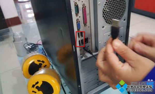 电脑主机音响怎么插_音响线怎么接电脑主机