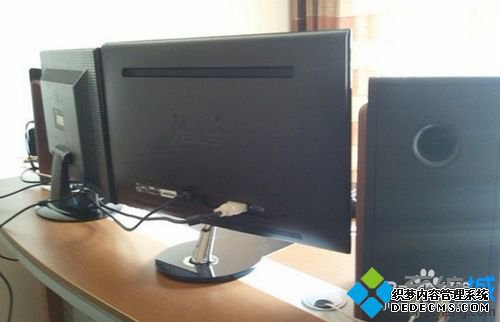 电脑怎么接双显示器_台式电脑怎么连二台显示器